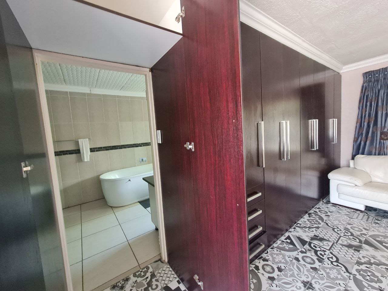 Beulah Presidential Suite bathroom with marble finishes and large vanity inside Quereba BnB Mafikeng.